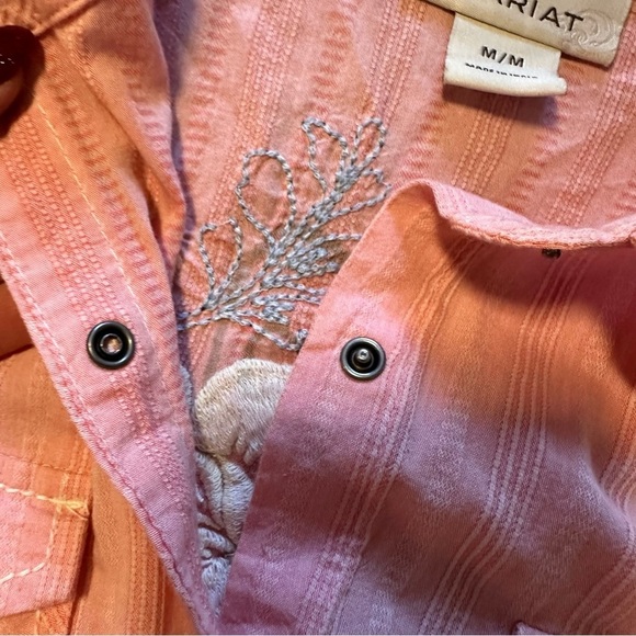 Ariat women’s fitted western style with flower embroidery dark pearl snaps - Picture 13 of 13